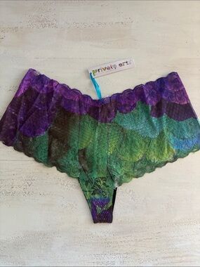 Private Arts tropical lace low red we cheeksters